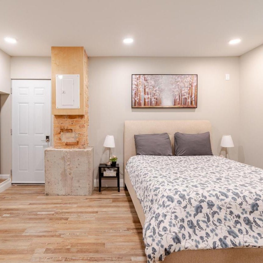 ENTIRE 1 BEDROOM APARTMENT ACROSS FROM GOOGLE - br1 Thumbnail