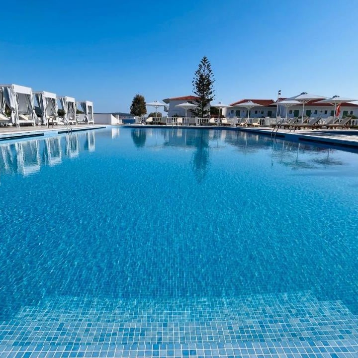 Sirenes Beach Resort