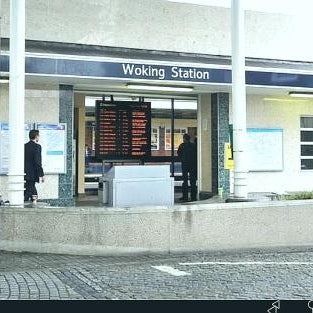 New Central Woking 1 and 2 Bedroom Apartments with Free Gym, close to Train Station Thumbnail
