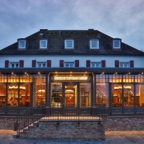 Brauerei Gasthaus Lohhof im Münchner Norden, direkt an der S1, nähe vom Flughafen, Zentrum, A92, Allianz Arena, Ruderregatta und Schießanlage G- Hochbrück entfernt, Internationale Küche