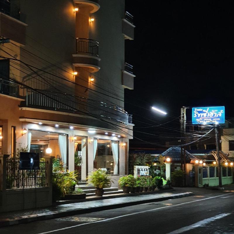 Ritzy House Hotel