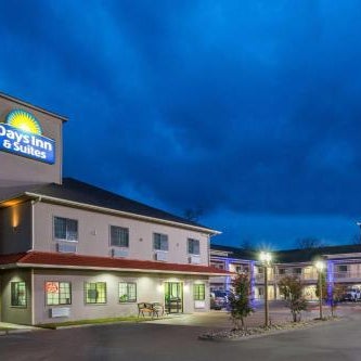 Days Inn & Suites by Wyndham Madisonville Thumbnail