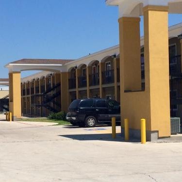 Super 8 by Wyndham San Antonio Near Fort Sam Houston Thumbnail