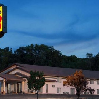 Super 8 by Wyndham Algona Thumbnail