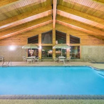 Days Inn & Suites by Wyndham Baxter Brainerd Area Thumbnail