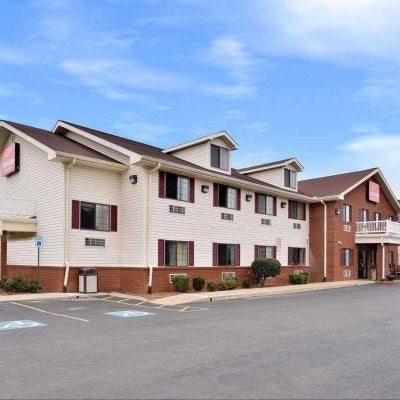 Econo Lodge Inn & Suites Shelbyville Thumbnail