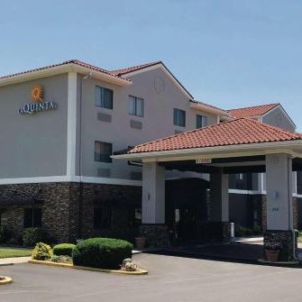 La Quinta Inn & Suites by Wyndham Elizabethtown Thumbnail
