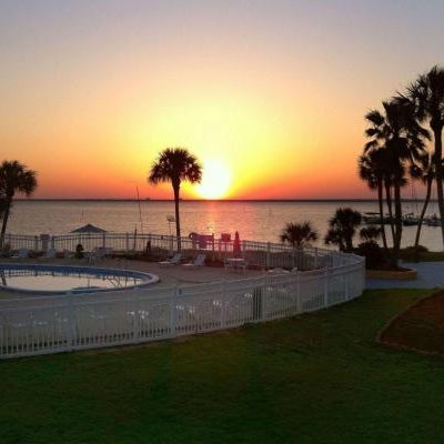 Quality Inn & Suites Gulf Breeze Bayside near Pensacola Beach Thumbnail