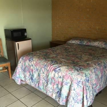 Town & Country Motel Bossier City by OYO Thumbnail