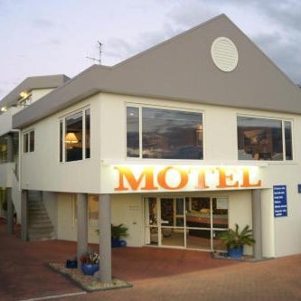 Baycourt Lakefront Motel Thumbnail