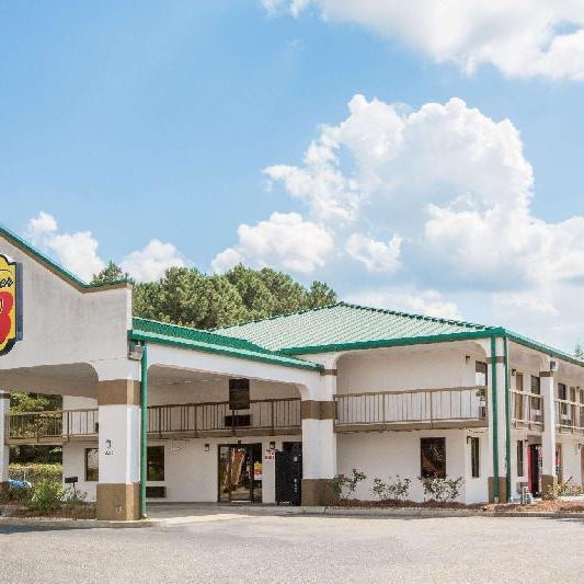 Super 8 by Wyndham Dothan Thumbnail