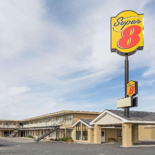 Super 8 by Wyndham Wells Thumbnail