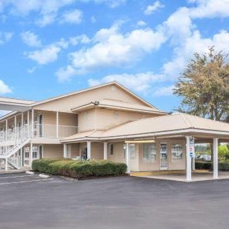 Super 8 by Wyndham Madison Thumbnail