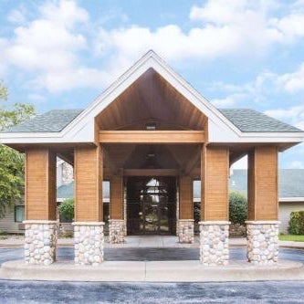 Super 8 by Wyndham Davenport Thumbnail