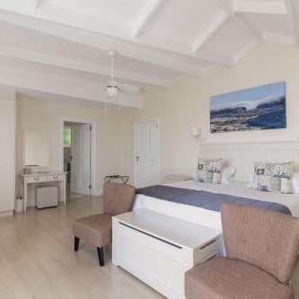 Westhill Guesthouse, Balcony with lagoon view, pool, close to centre, quiet