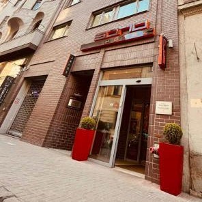 Honest Budapest by Chic & Basic Thumbnail