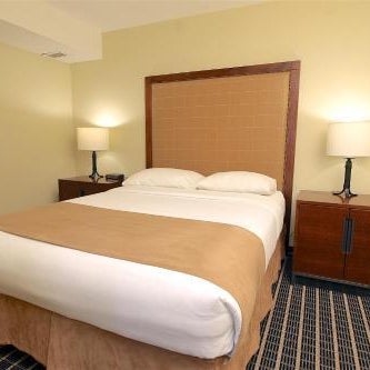 Medicine Hat Inn & Suites Thumbnail