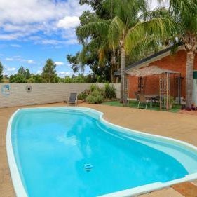 Castlereagh Motor Inn