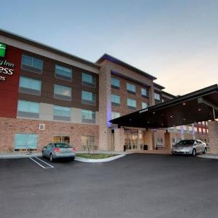 Holiday Inn Express & Suites Detroit Northwest - Livonia By IHG Thumbnail