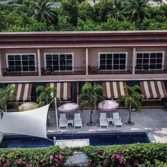 4 Palms Resort