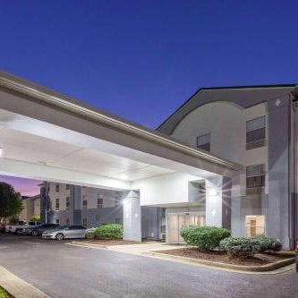 Super 8 by Wyndham La Grange KY Thumbnail