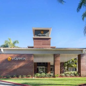 La Quinta Inn & Suites by Wyndham Orange County - Santa Ana Thumbnail