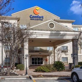 Comfort Inn & Suites Texas Hill Country Thumbnail
