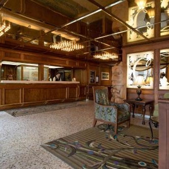 Crest Hotel Thumbnail