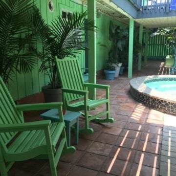 Upper Deck Hotel and Bar - Adults Only Thumbnail