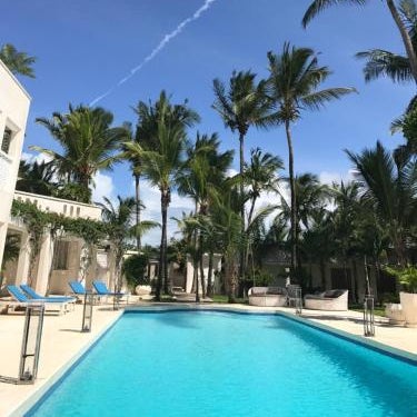 The Villa Luxury Suites Hotel Thumbnail