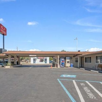 Econo Lodge Inn and Suites Yreka Thumbnail