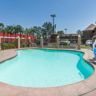 Super 8 by Wyndham Bakersfield South CA Thumbnail