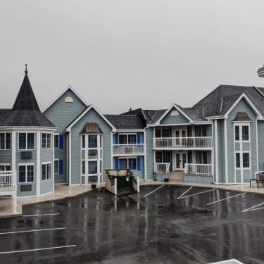 Falls Lodge & Suites Thumbnail