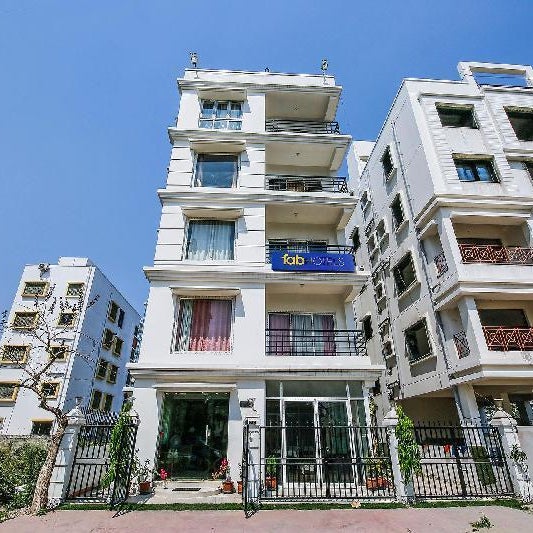 FabHotel Eleanora Inn