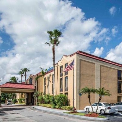 Comfort Inn & Suites Lantana - West Palm Beach South Thumbnail
