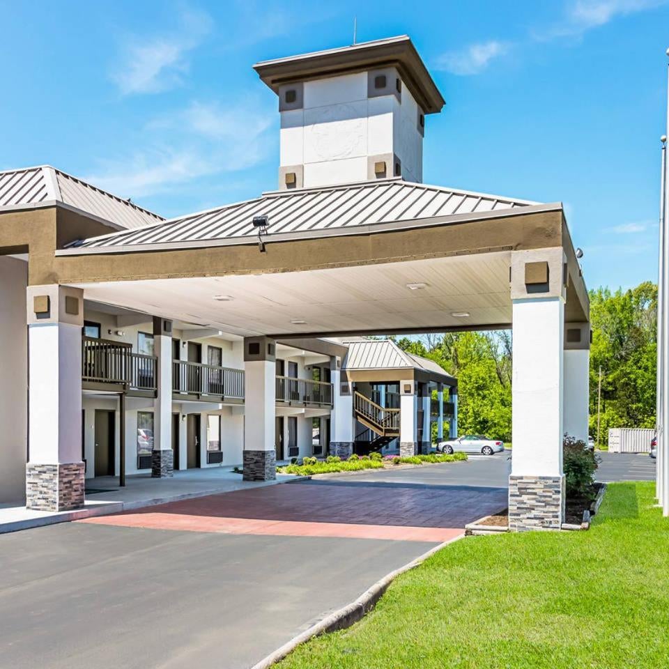 Farragut Inn & Suites Thumbnail