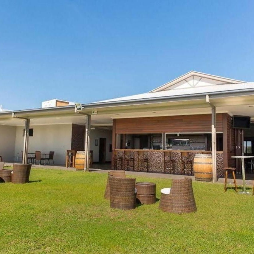 Merinda Village Hotel - Country Pub Stay - Just off Bruce Highway