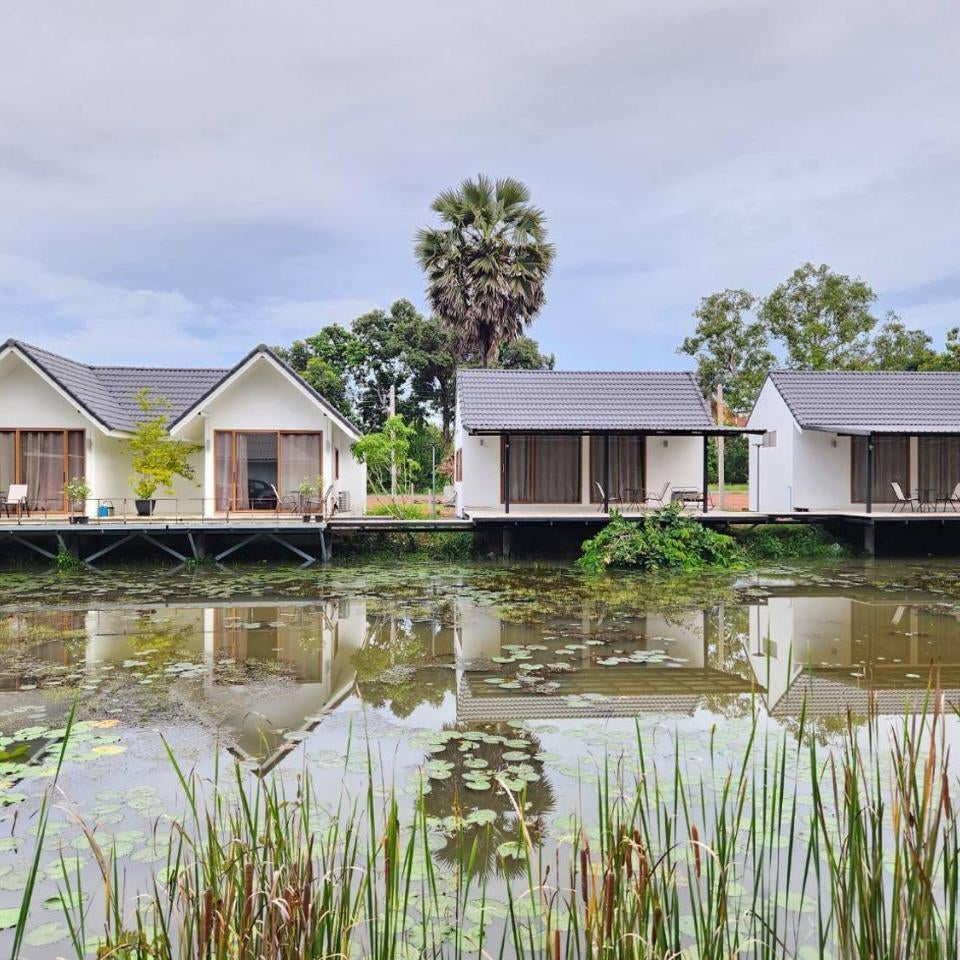 The Duck Cafe and Resort
