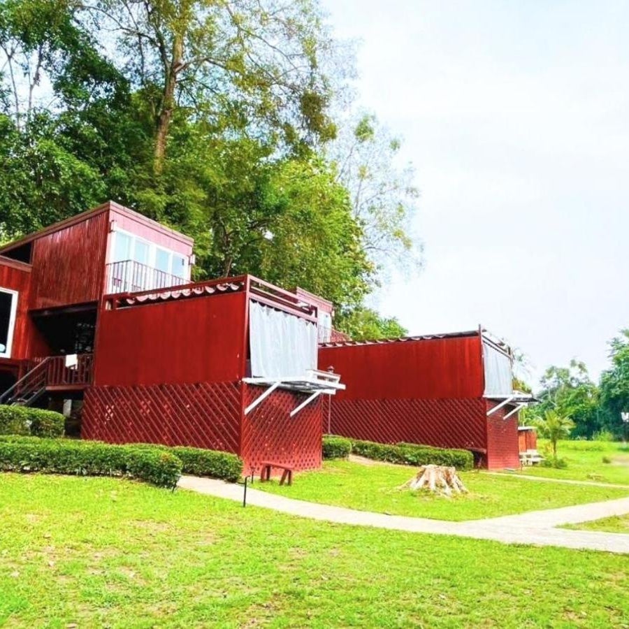 19 Degrees Resort