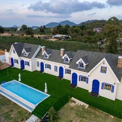 British Hill Resort สัตหีบ บางเสร่ ช่องเเสมสาร