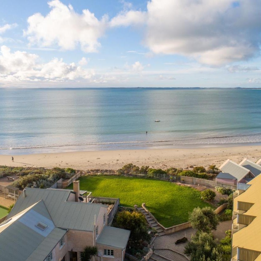 Splash by the Sea - Waterfront Accommodation