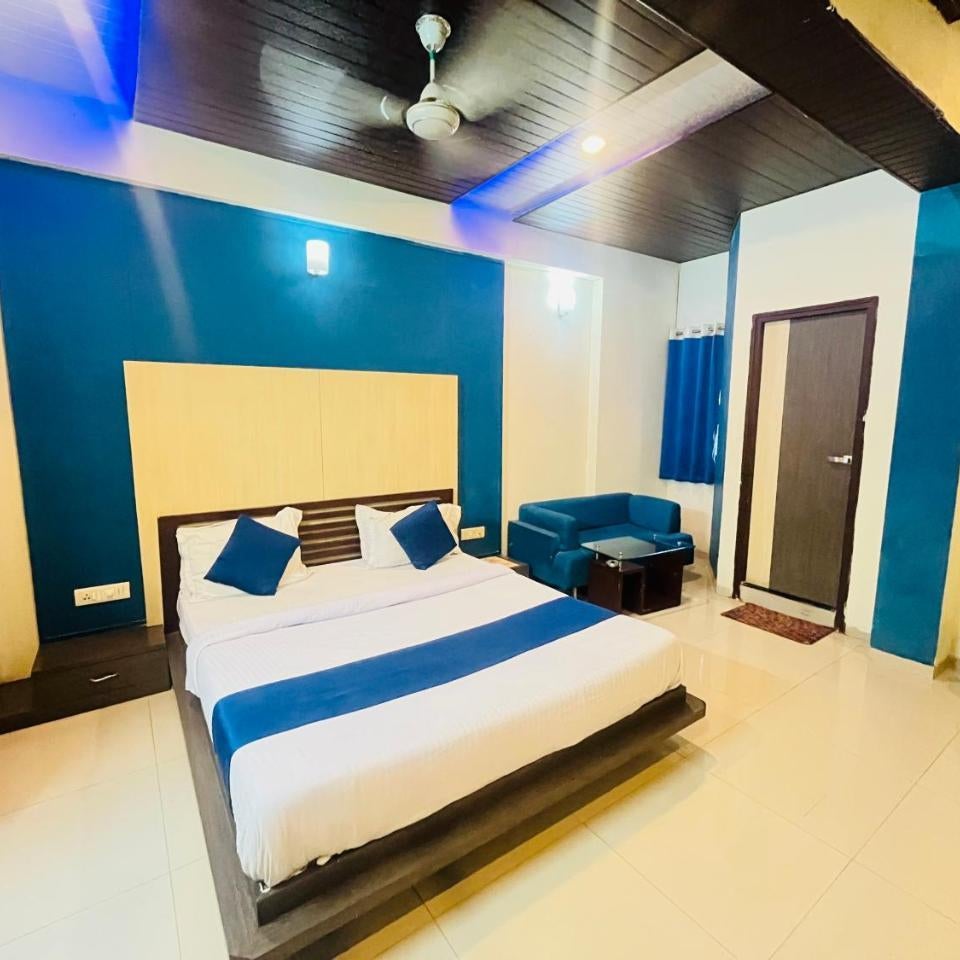 SHREE DWARKESH RESORT & WATERPARK 966o9o1oo6 07km from shreenathji temple By SK