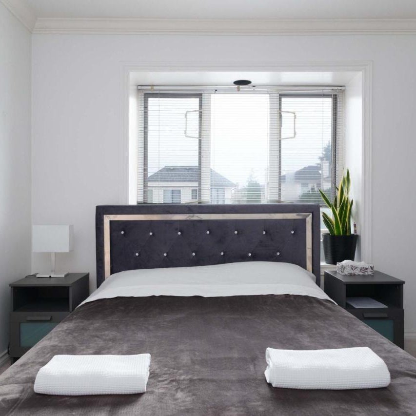 Spacious Room with Private Washroom in Homestay Thumbnail