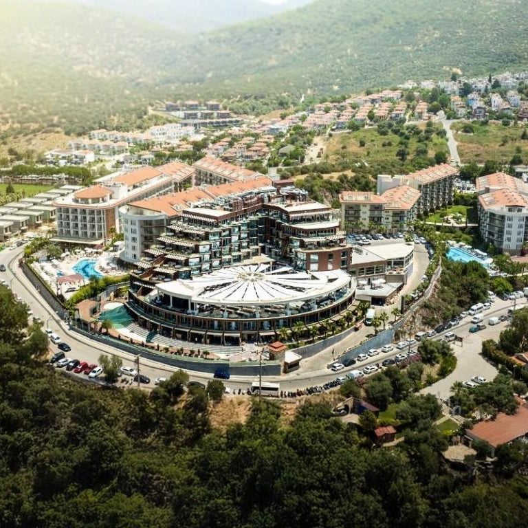 Qlusive Hotel