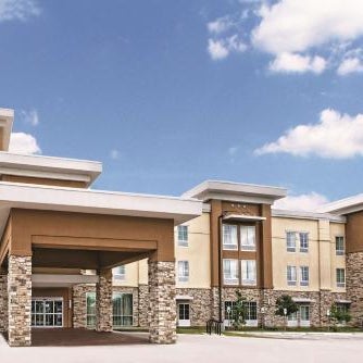 La Quinta Inn & Suites by Wyndham San Antonio by AT&T Center Thumbnail