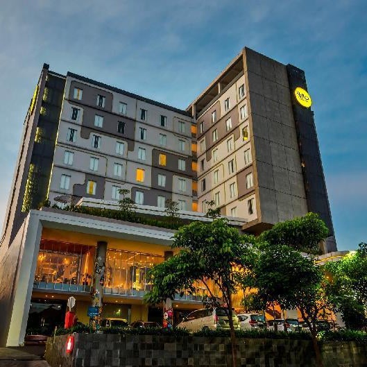 Yello Hotel Jemursari Thumbnail