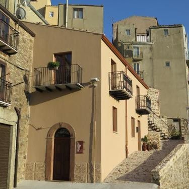 Porta Baciamano