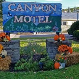 Canyon Motel Thumbnail