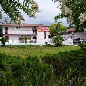 Maple Leaf Inn & Suites Thumbnail