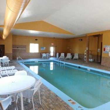 Days Inn & Suites by Wyndham Cedar Rapids Thumbnail